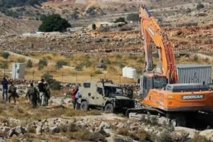 الاحتلال يخطر بوقف العمل في منشآت سكنية وزراعية في الأغوار الشمالية